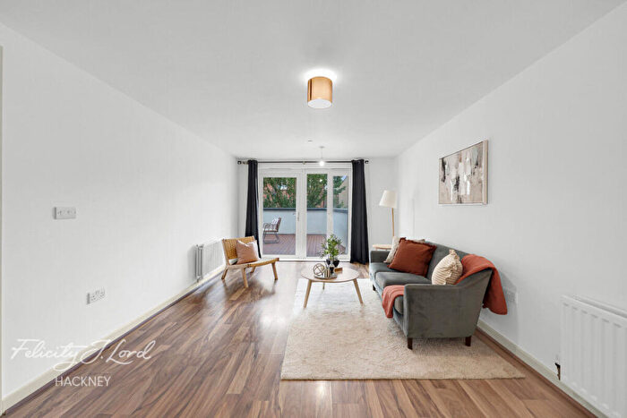 2 Bedroom Flat For Sale In Dunn Street, London, E8