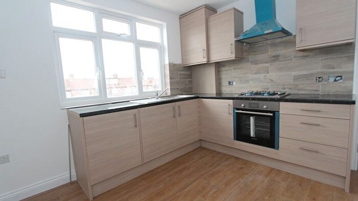 1 Bedroom Flat To Rent In North Circular Road, Palmers Green, N13