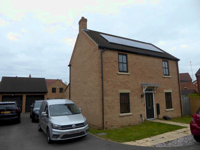 4 Bedroom Detached House To Rent In Crathes Gardens, Milton Keynes, MK4