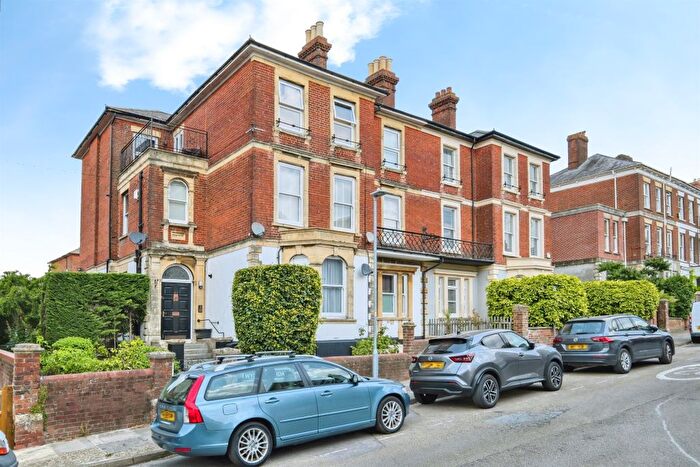 2 Bedroom Flat For Sale In Wyndham Road, Salisbury, SP1