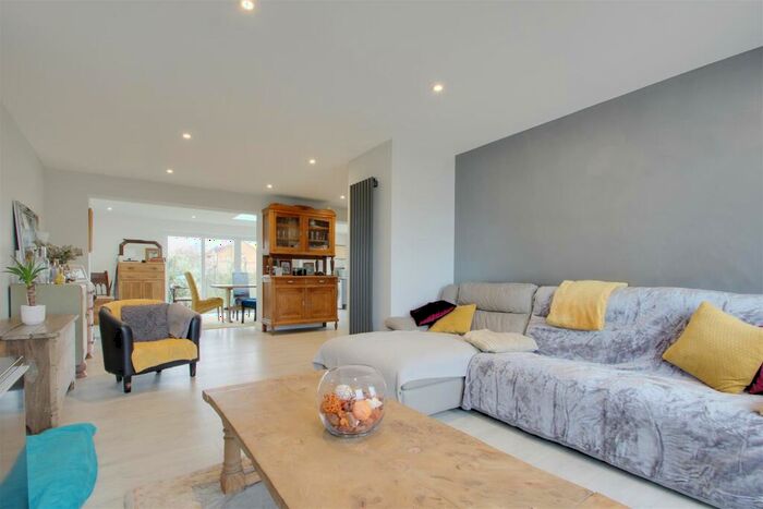 4 Bedroom Detached Bungalow For Sale In Wiston Close, Worthing, BN14