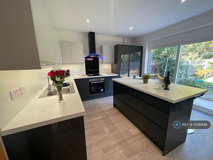 4 Bedroom Semi-Detached House To Rent In Kitchener Road, Southampton, SO17