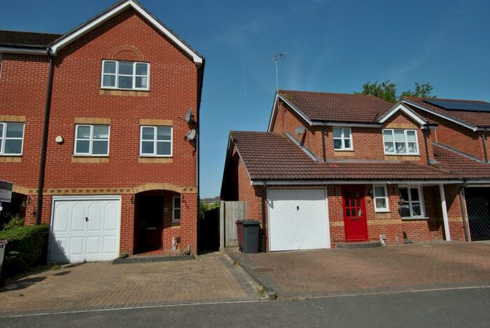 4 Bedroom Town House To Rent In Elliotts Way, Caversham, Reading, RG4