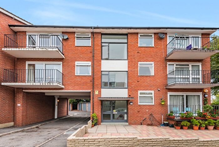 2 Bedroom Flat To Rent In Wickham Close, New Malden, KT3