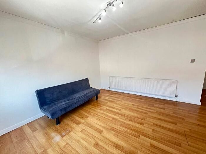 1 Bedroom Flat To Rent In Village Way East, Harrow, Greater London, HA2