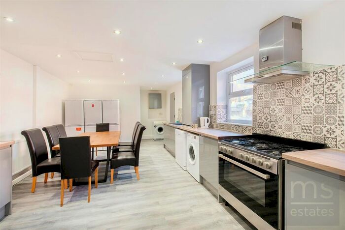 8 Bedroom Semi-Detached House To Rent In Gregory Avenue, Lenton, Nottingham, NG7