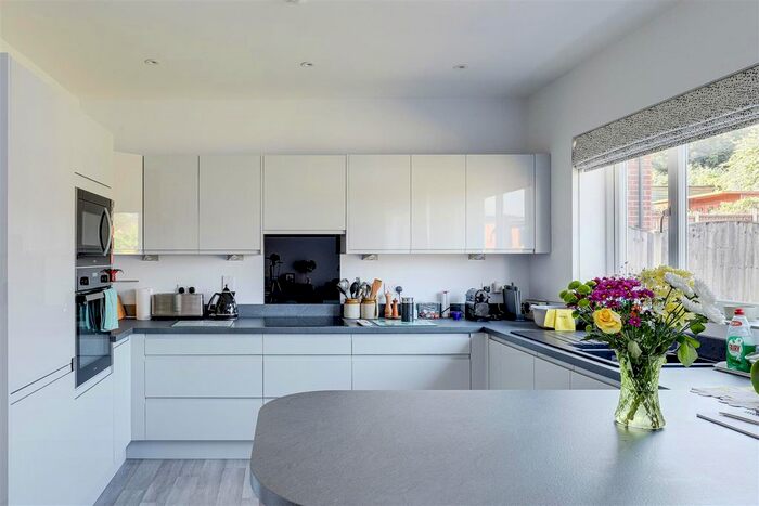 2 Bedroom Detached Bungalow For Sale In Waddington Drive, West Bridgford, Nottinghamshire, NG2