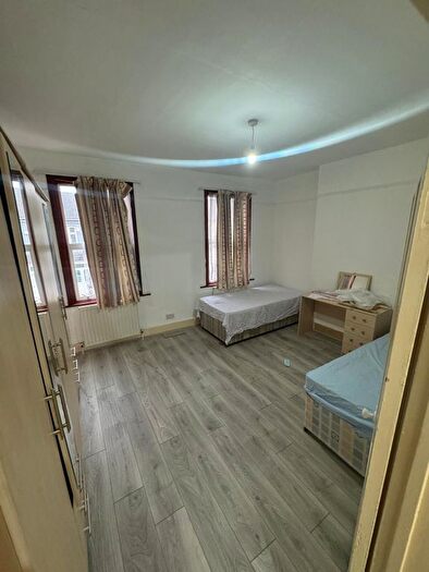 5 Bedroom Town House To Rent In Newham, E12