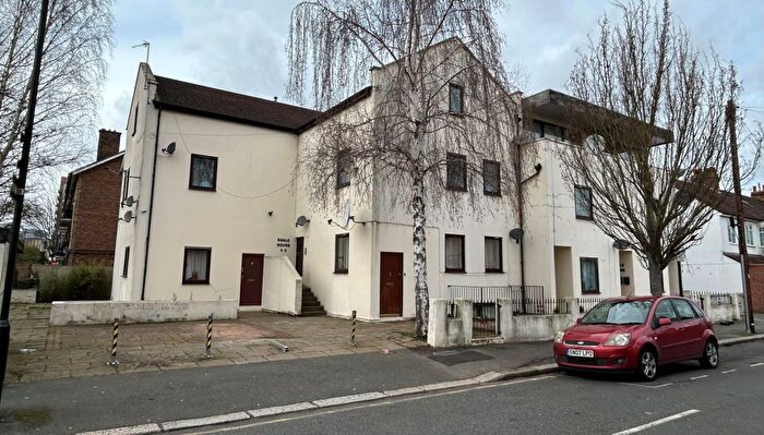 1 Bedroom Flat For Sale In Flat, Basle House, Albert Square, Stratford, London, E15