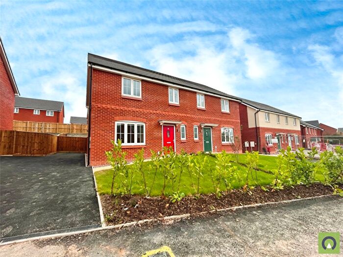 4 Bedroom Semi-Detached House To Rent In Butterworth Road, Sutton-In-Ashfield, Nottinghamshire, NG17