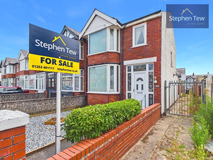 3 Bedroom End Of Terrace House For Sale In Lennox Gate, Blackpool, FY4