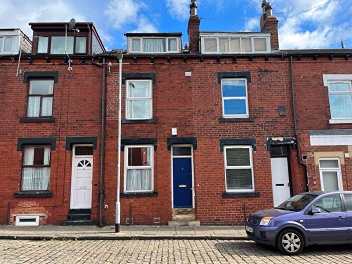 5 Bedroom Terraced House For Sale In School View, Leeds, LS6