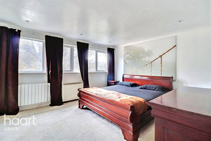2 Bedroom Flat To Rent In Dell Road, Grays, RM17