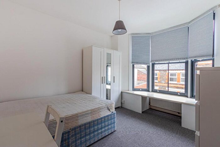 6 Bedroom Private Hall To Rent In Lochaber Street, Roath Park, CF24