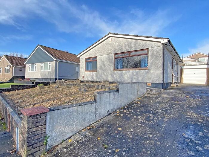 2 Bedroom Detached Bungalow For Sale In Combley Drive, Thornbury, Plymouth, PL6