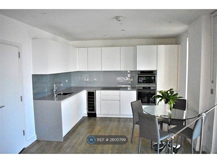 2 Bedroom Flat To Rent In Bach House, London, SW8
