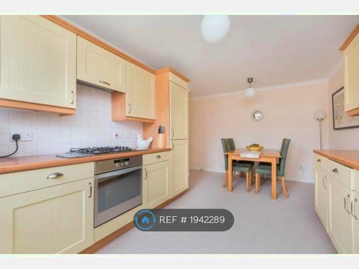 3 Bedroom Flat To Rent In West Savile Gardens, Edinburgh, EH9