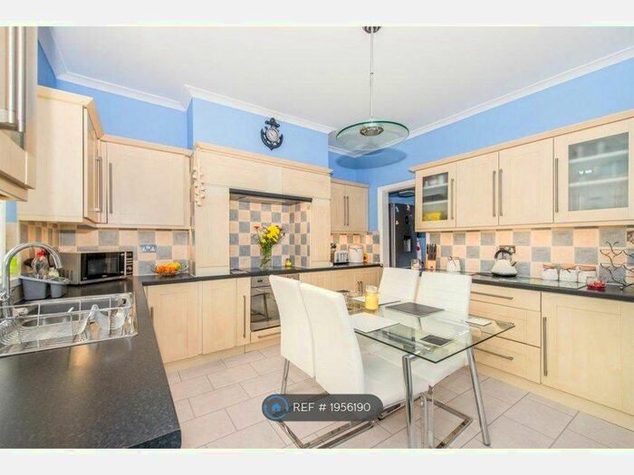 2 Bedroom End Of Terrace House To Rent In Glebe Street, Castleford, WF10