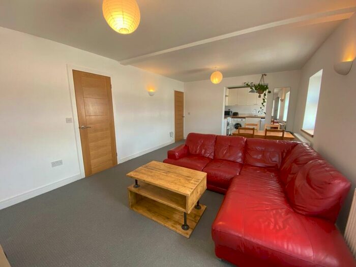 3 Bedroom Apartment To Rent In Whitehall Road, Bristol, BS5
