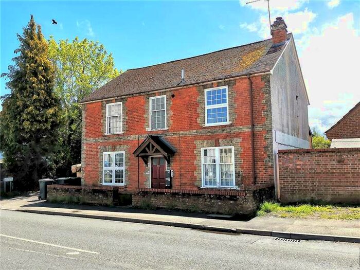 2 Bedroom Flat To Rent In Worting Road, Basingstoke, Hampshire, RG22