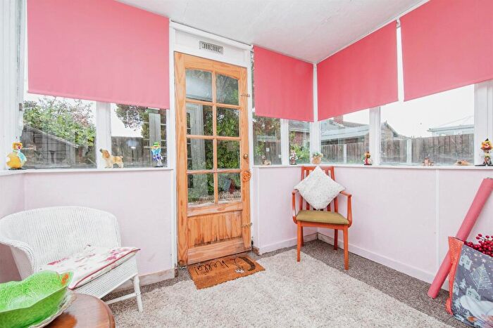 2 Bedroom Semi-Detached Bungalow For Sale In St. Bernard Road, Colchester, CO4