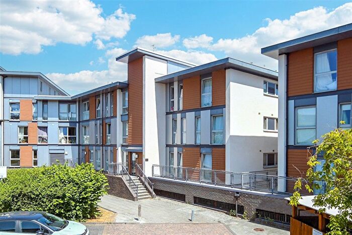 2 Bedroom Flat For Sale In Commonwealth Drive, Three Bridges, Crawley, West Sussex, RH10