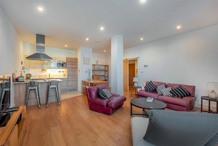 1 Bedroom Flat To Rent In Cornell Square, London, SW8
