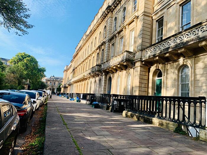 2 Bedroom Flat To Rent In Victoria Square, Bristol, BS8