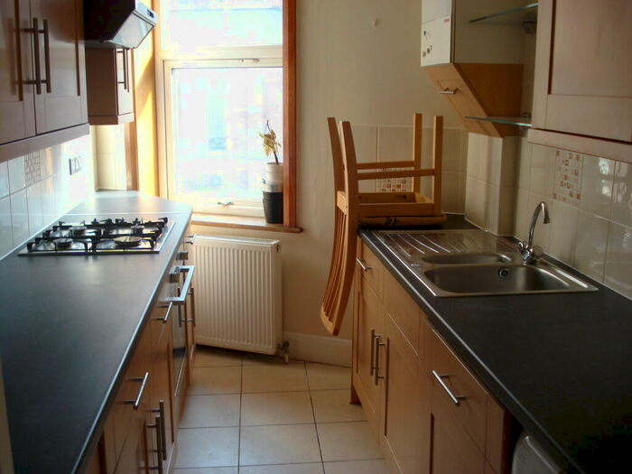 3 Bedroom Flat To Rent In High Road, Willesden Green, NW10