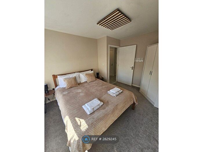 2 Bedroom Flat To Rent In Tregonwell Close, Bournemouth, BH2