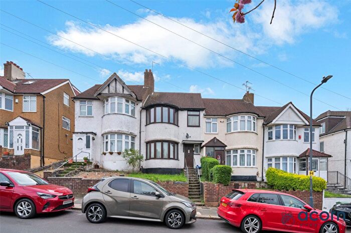 3 Bedroom Terraced House For Sale In Buck Lane, Kingsbury, London, NW9