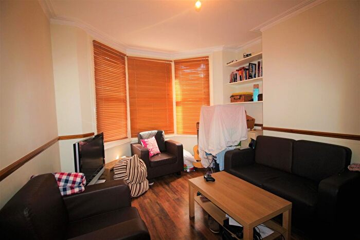 2 Bedroom Flat To Rent In Edward Road, London, E17