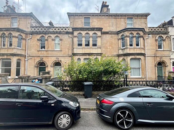 2 Bedroom Flat To Rent In Cotham Vale, Redland, Bristol, BS6