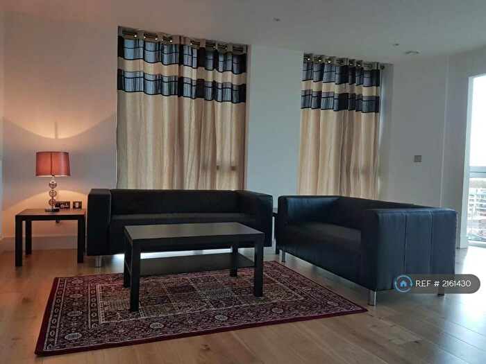 3 Bedroom Flat To Rent In High Street, London, E15