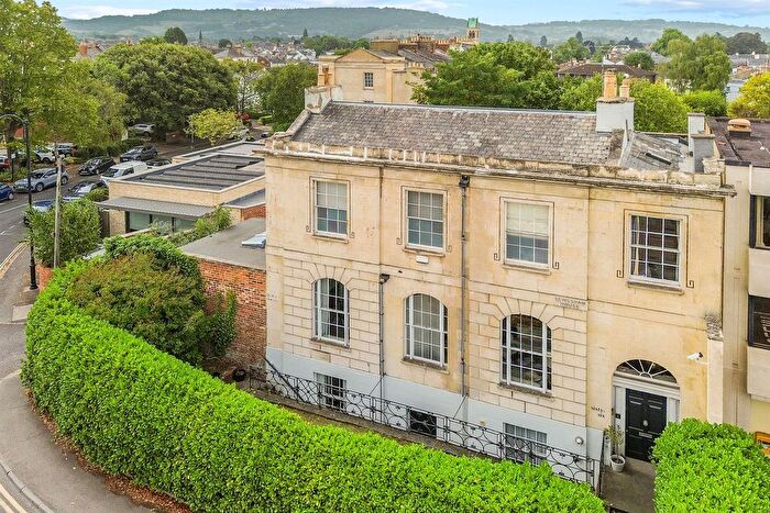 5 Bedroom Link Detached House To Rent In Suffolk Road, Cheltenham, GL50