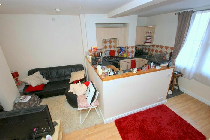 1 Bedroom Flat To Rent In Oakwood Avenue, Oakwood, Leeds, LS8