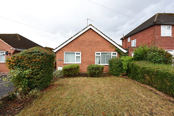2 Bedroom Detached Bungalow For Sale In Moss Grove, Kingswinford, DY6