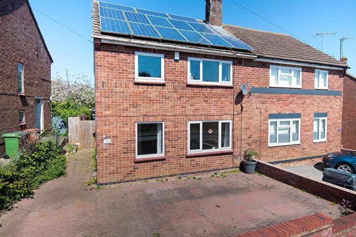 3 Bedroom Semi-Detached House For Sale In Windsor Road, Wellingborough, NN8