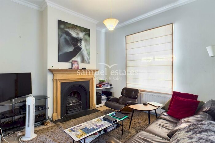 2 Bedroom Maisonette To Rent In Hurst Street, London, SE24