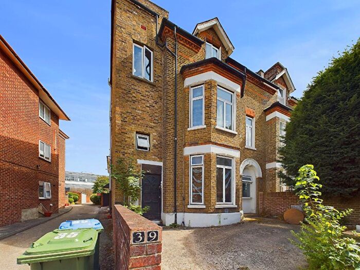 2 Bedroom Flat To Rent In Court Yard, London, Greater London, SE9