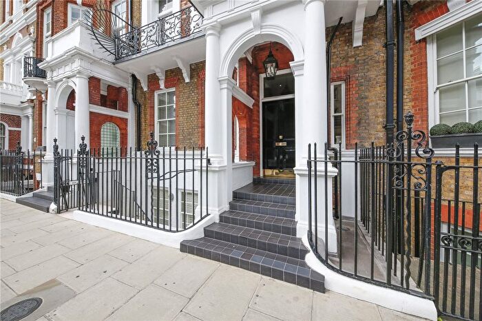 2 Bedroom Flat To Rent In Pont Street, London, SW1X
