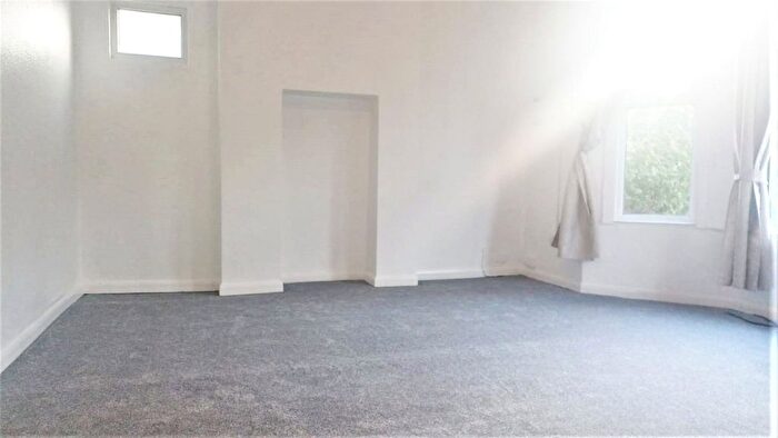 2 Bedroom Flat To Rent In Avondale Road, South Croydon, CR2