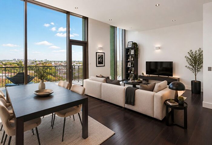 2 Bedroom Flat For Sale In Camden Road, London, NW1
