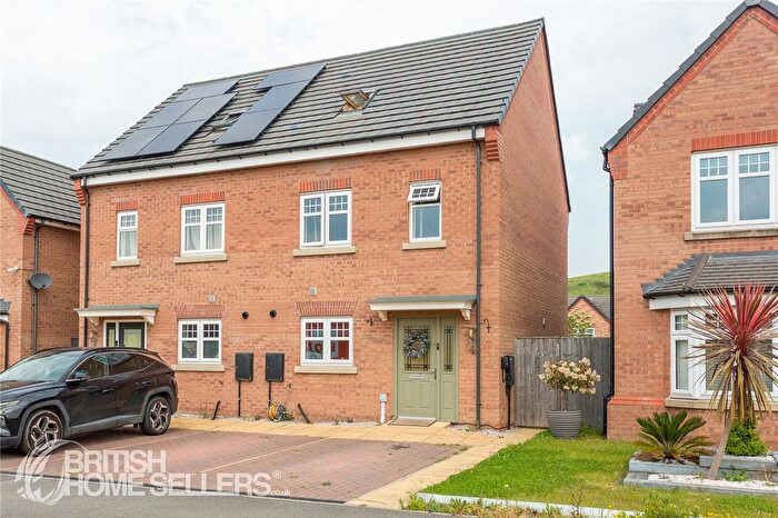 3 Bedroom Semi Detached House For Sale In Princes Drive, Pontefract, West Yorkshire, WF8