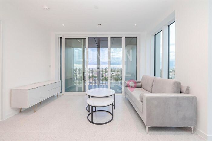 2 Bedroom Apartment To Rent In Bouchon Point, Cendal Crescent, London, E1