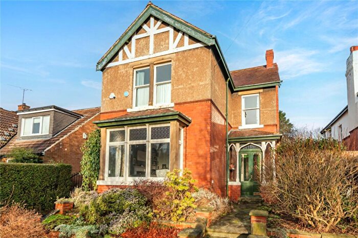 4 Bedroom Detached House For Sale In Davies Avenue, Roundhay, Leeds, LS8