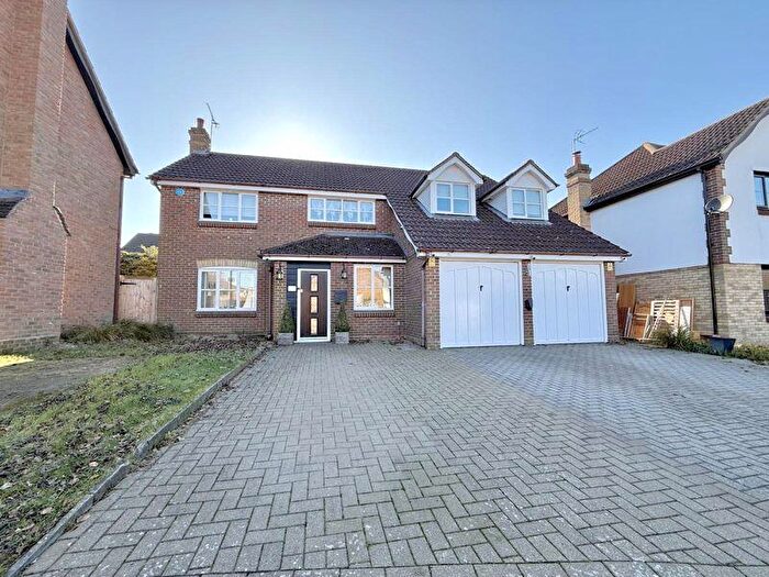 5 Bedroom Detached House For Sale In Woolpack Close, South West Dunstable, LU6