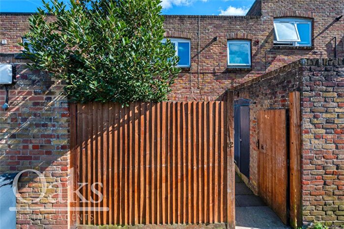 3 Bedroom Terraced House For Sale In Limetree Close, Tulse Hill, SW2