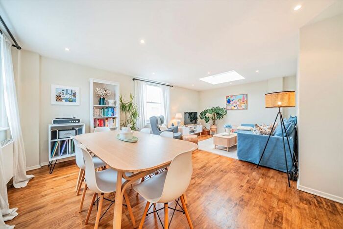 2 Bedroom Flat To Rent In Westbourne Grove, Notting Hill, W2