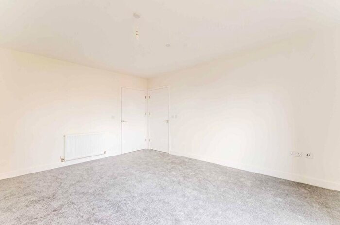 1 Bedroom Flat To Rent In Wimhurst Court, Poplar, London, E14